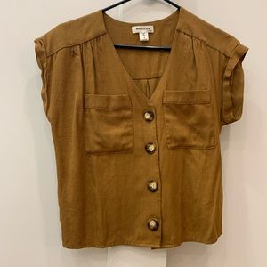 Monteau top, button front, linen blend material